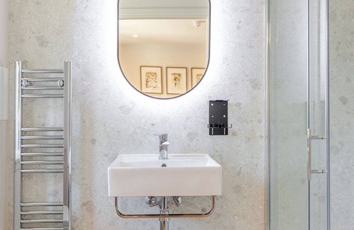 West End Hotel | Grove House Hotel