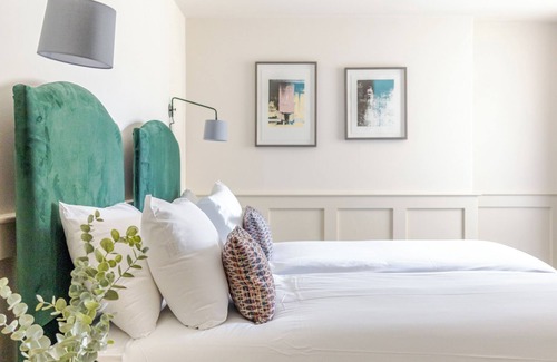 West End Hotel | Grove House Hotel