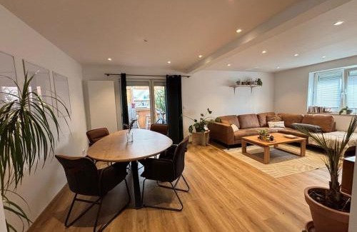 Langenfeld House | Gruppenunterkunft am See