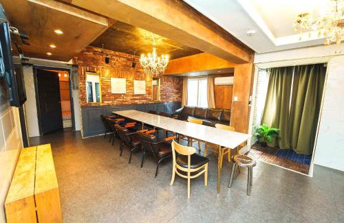 Sinchon-dong Apartment | Gu & Anne House Sinchon