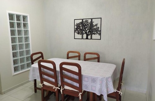 Jardim Vitoria Apartment | Guarujá Enseada - Apto 200m da praia - 02 dorm. Wi-fi + AR + Estacionamento