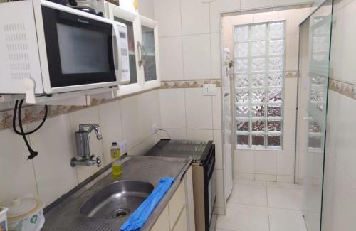 Jardim Vitoria Apartment | Guarujá Enseada - Apto 200m da praia - 02 dorm. Wi-fi + AR + Estacionamento