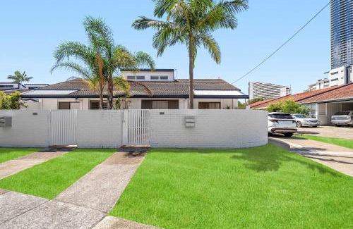 Broadbeach Waters Apartment | Guava By Khove