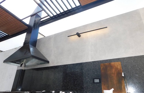 Guayaquil House | Guayaquil large commercial-tourist sector house, 40 minutes from beaches.