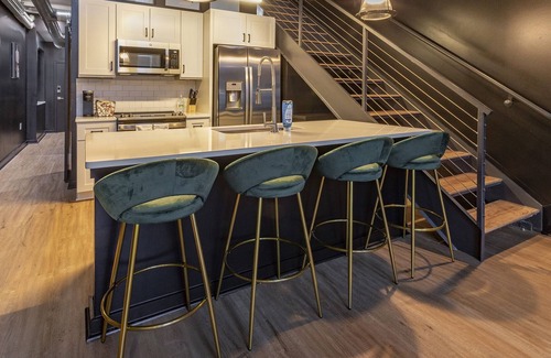 Atlantic Station Area Apartment | Gucci Loft
