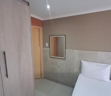 Tonga House | Guduza Guest house 02
