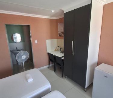 Tonga House | Guduza Guest house 02