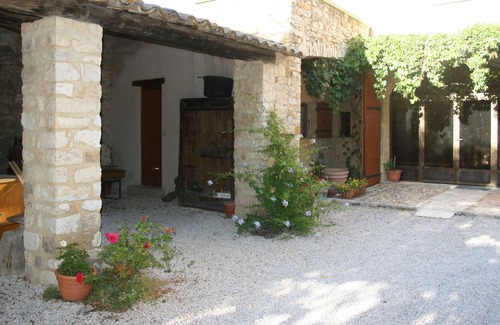 Saint-Victor-la-Coste Cottage | GUEST AREA CLAMP BIAU