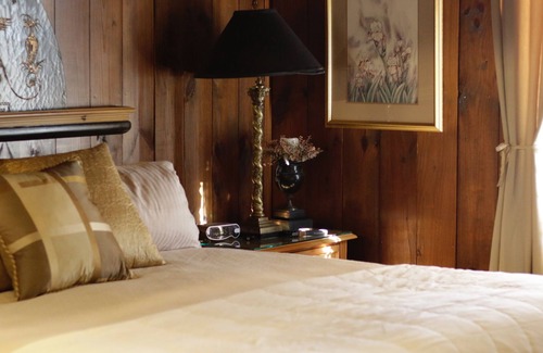 Sutherlin Cottage | Guest Cottage near VIR and Hyco Lake