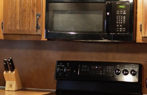 Sutherlin Cottage | Guest Cottage near VIR and Hyco Lake