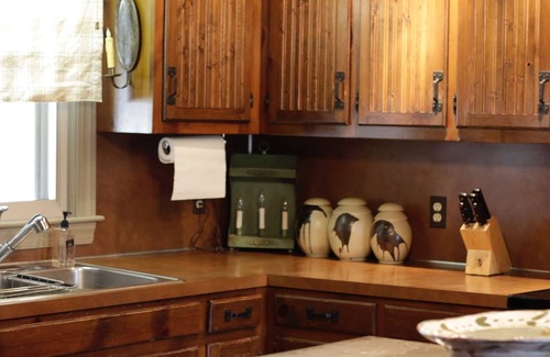 Sutherlin Cottage | Guest Cottage near VIR and Hyco Lake