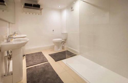 Merthyr Tydfil Apartment | Guest home 10 Bed bunkhouse