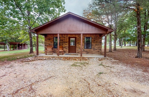 Bellville Cabin | Guest Home on 14 Acres - Vineyards, Pond & Trails - Newly Updated Kitchenette