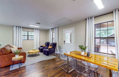 Bellville Cabin | Guest Home on 14 Acres - Vineyards, Pond & Trails - Newly Updated Kitchenette