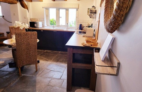 Bretforton Cottage | Guest Homes | Gwenelin Cottage