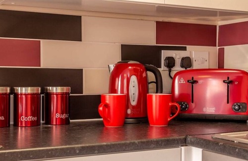 Pontrilas Apartment | Guest Homes|Modern 1 Bedroom City Centre Apartment