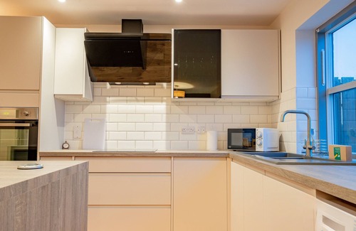 Norton Canon House | Guest Homes | Stylish 3 Bedroom Modern Home