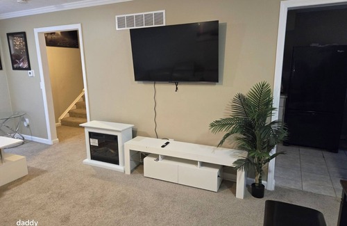 Reynoldsburg House | GUEST-HOUSE # 3: Charming 3-bedroom house in lovely Reynoldsburg