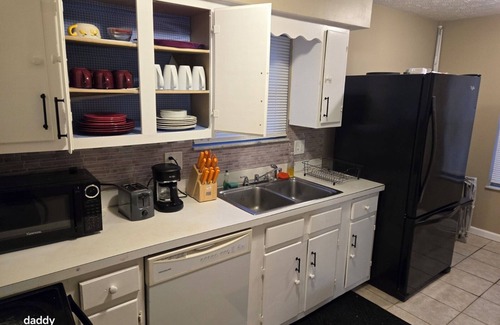 Reynoldsburg House | GUEST-HOUSE # 3: Charming 3-bedroom house in lovely Reynoldsburg