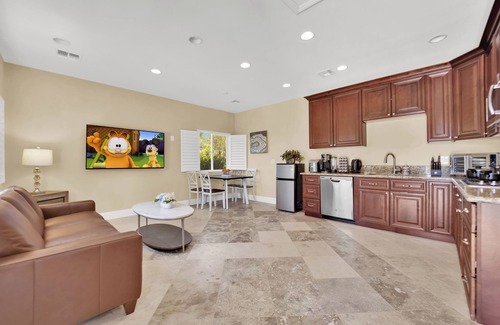 Spring Valley House | Guest House #A Poolside Oasis King Bed, BBQ, Basketball, Mini Golf & Pool
