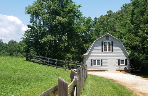 Mill Spring Apartment | Guest House/Barn Apartment near Tryon International Equestrian Center.