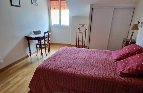 Angoume House | Guest House 'Chambre D'hote Albizia' with Mountain View, Wi-Fi and Air Conditioning