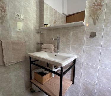 Obrs House | Guest House Dešković