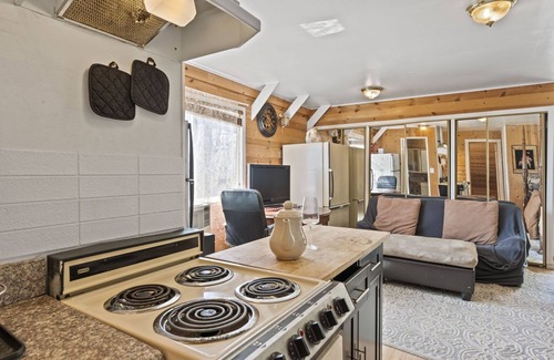 Mount Davidson Manor Cottage | Guest House inside the beautiful yard