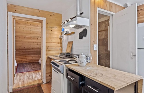 Mount Davidson Manor Cottage | Guest House inside the beautiful yard