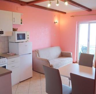 Opric House | Guest house Ivo