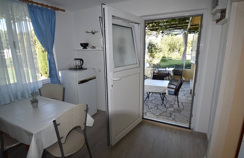 Srebreno Apartment | Guest House Kanjuo - Studio Apartment with Terrace and Garden View