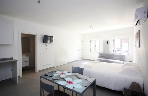Lagos City Center Bed & Breakfast | Guest House Lovely Swan