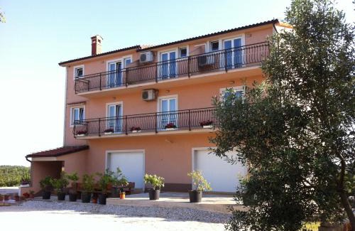 Golas House | Guest House Maxi
