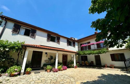 Vozilici House | Guest House Renata