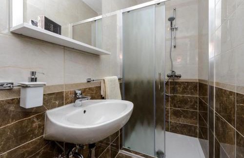 Molunat Apartment | Guest House Rooms Rose - Studio with Terrace