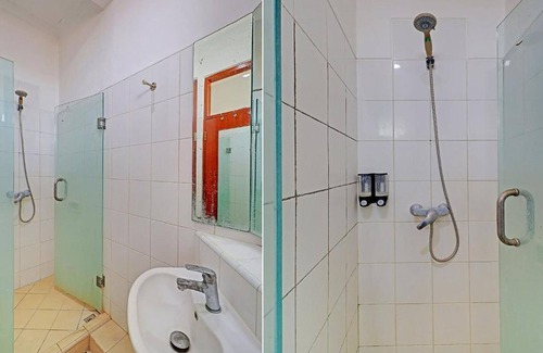 Raya Kuta Hotel | Guest House Simalem