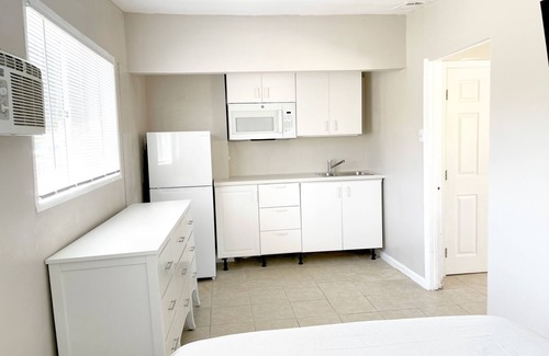 Anaheim Colony Historic District Cabin | Guest house vacation Disneyland.