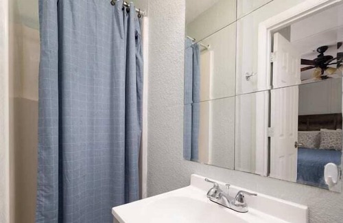 Southbank Apartment | Guest House with a Pool! Intimate spot for relaxation