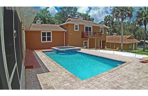 Leesburg House | Guest House with pool, boat parking