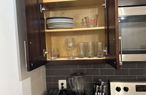 Mount Vernon Apartment | Guest luxury suite, in the inner harbor Baltimore.