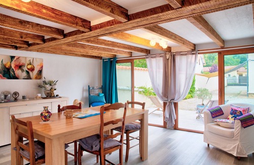 Mouleydier Bed & Breakfast | Guest Room Les Tuilières with Private Pool and Air Conditioning in Dordogne