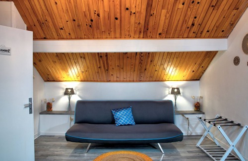 Mouleydier Bed & Breakfast | Guest Room Les Tuilières with Private Pool and Air Conditioning in Dordogne
