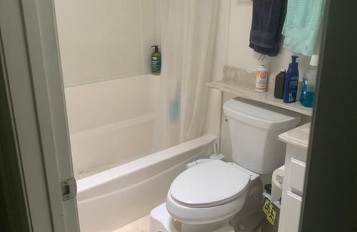 Thousand Oaks House | Guest room/shared bath chill vibes