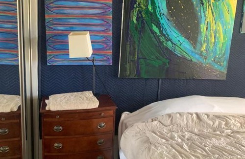 Thousand Oaks House | Guest room/shared bath chill vibes