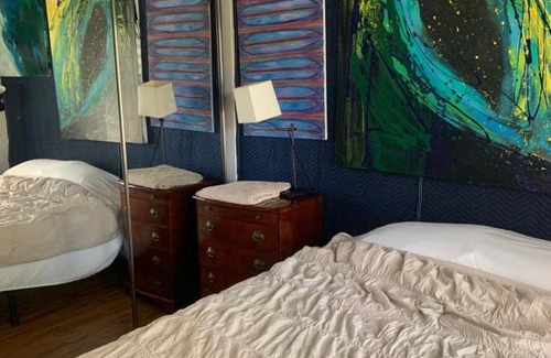 Thousand Oaks House | Guest room/shared bath chill vibes