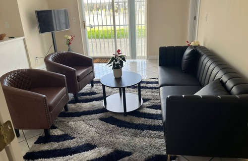 Fleetwood House | Guest Suite 3 Bedroom and 1 Bathroom