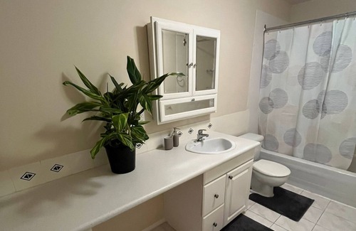 Fleetwood House | Guest Suite 3 Bedroom and 1 Bathroom