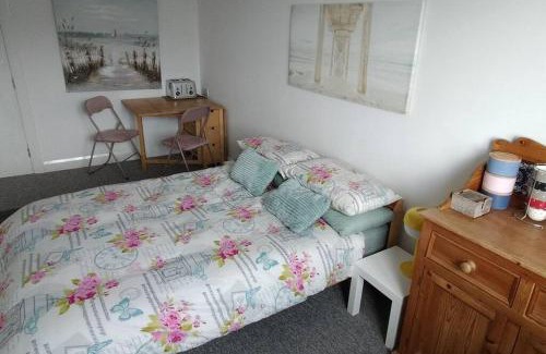 Bognor Regis Apartment | Guest suite 50m from the beach
