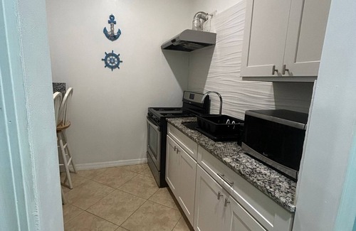 Patricks Island Apartment | Guest suite in a quiet, cozy neighbourhood in Cayman 1 min drive to the beach!