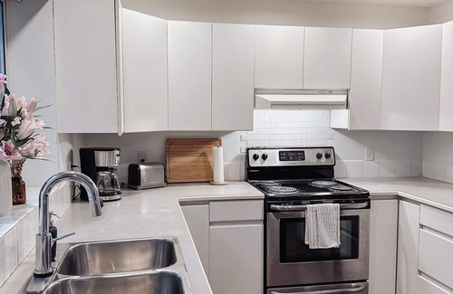 North Vancouver Condo | Guest Suite in North Vancouver - Pet Friendly